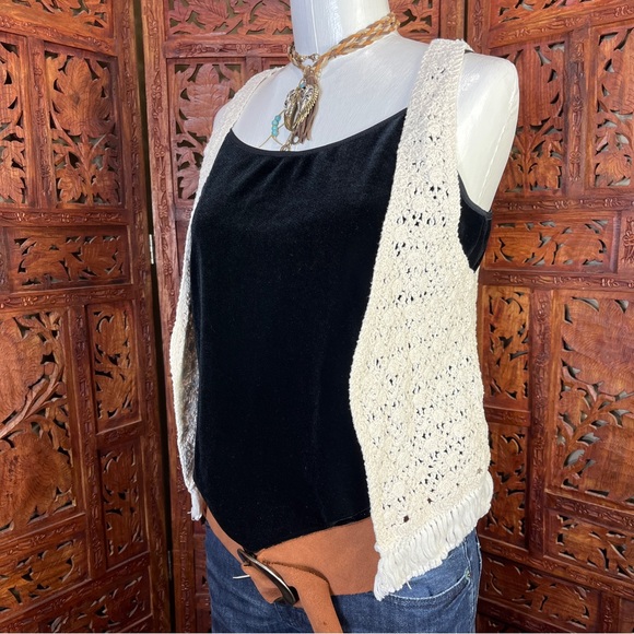 Jesse & J USA Made Cream Floral Crochet Vest  Fringe Trim Small Medium Large - Picture 1 of 9